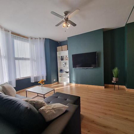 Anfield Luxe Retreat - Stylish Stay With Parking - Steps From Stadium - Short Drive To City Centre Liverpool Dış mekan fotoğraf